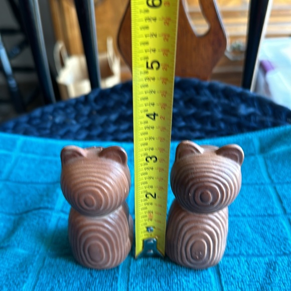 Bear Salt and Pepper Shakers - Picture 5 of 5